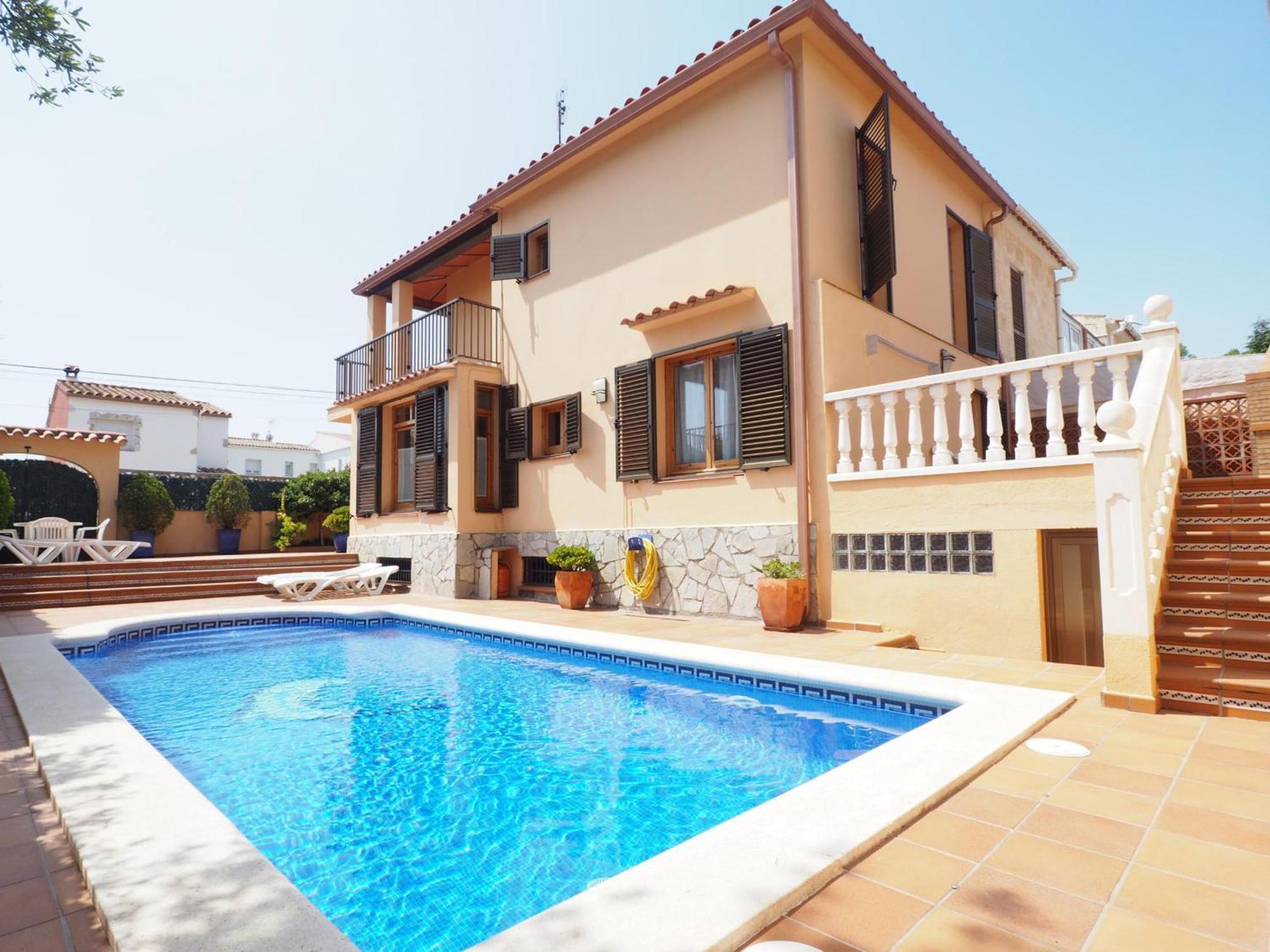 Casa Con Piscina Privada, 4 Habitaciones, Bbq, Wifi, Cerca Playa Riells, Torroella De Montgri. - Es-325-27 * Торроэлья-де-Монгри